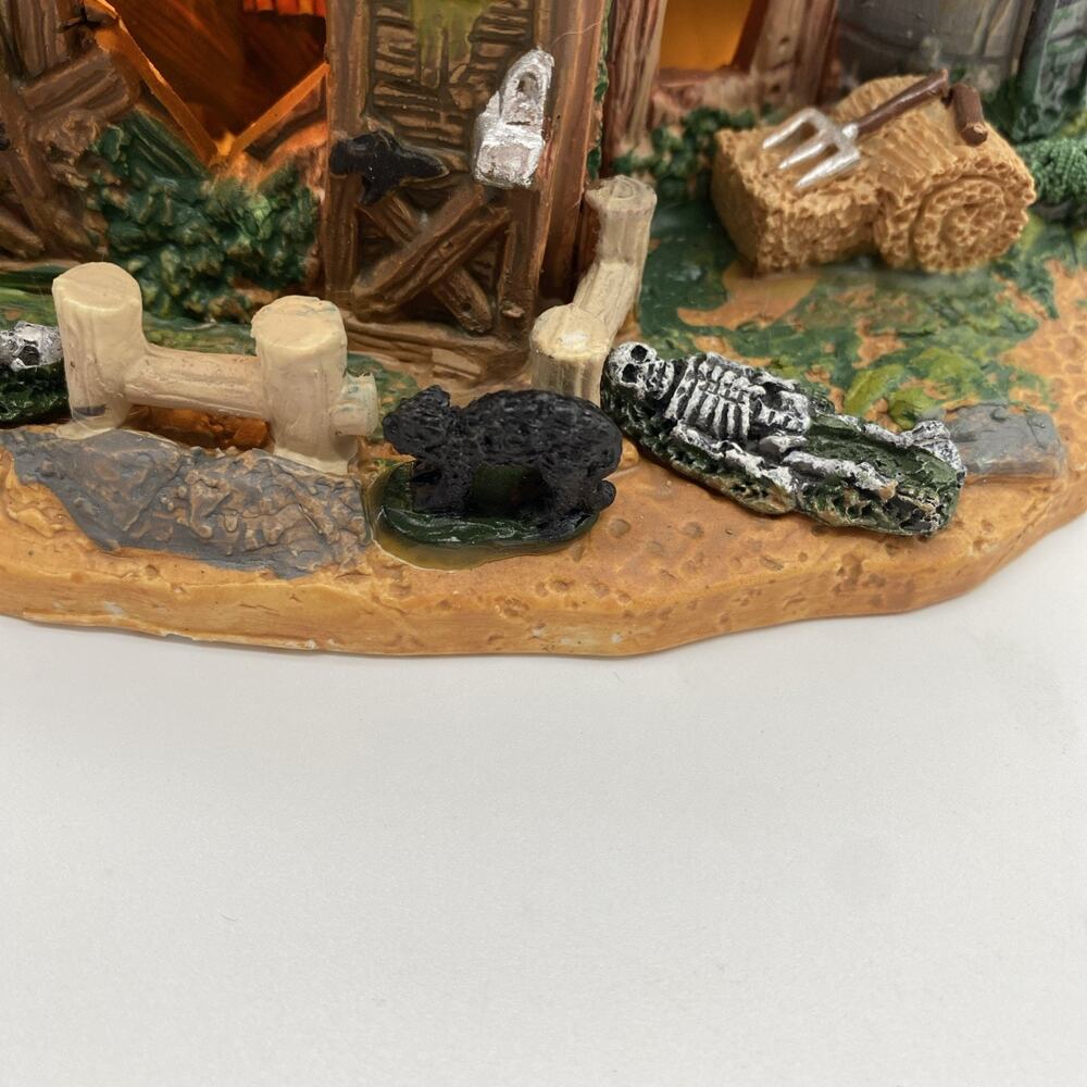 2015 Lemax Halloween Village Spooky Town Dilapidated Barn # 55916 - Picture 14 of 16